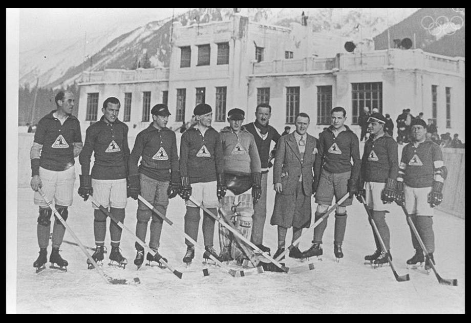 An ice hockey team.