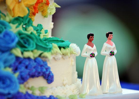 A wedding cake with statuettes of two women is seen during the demonstration in West Hollywood, California, May 15, 2008.