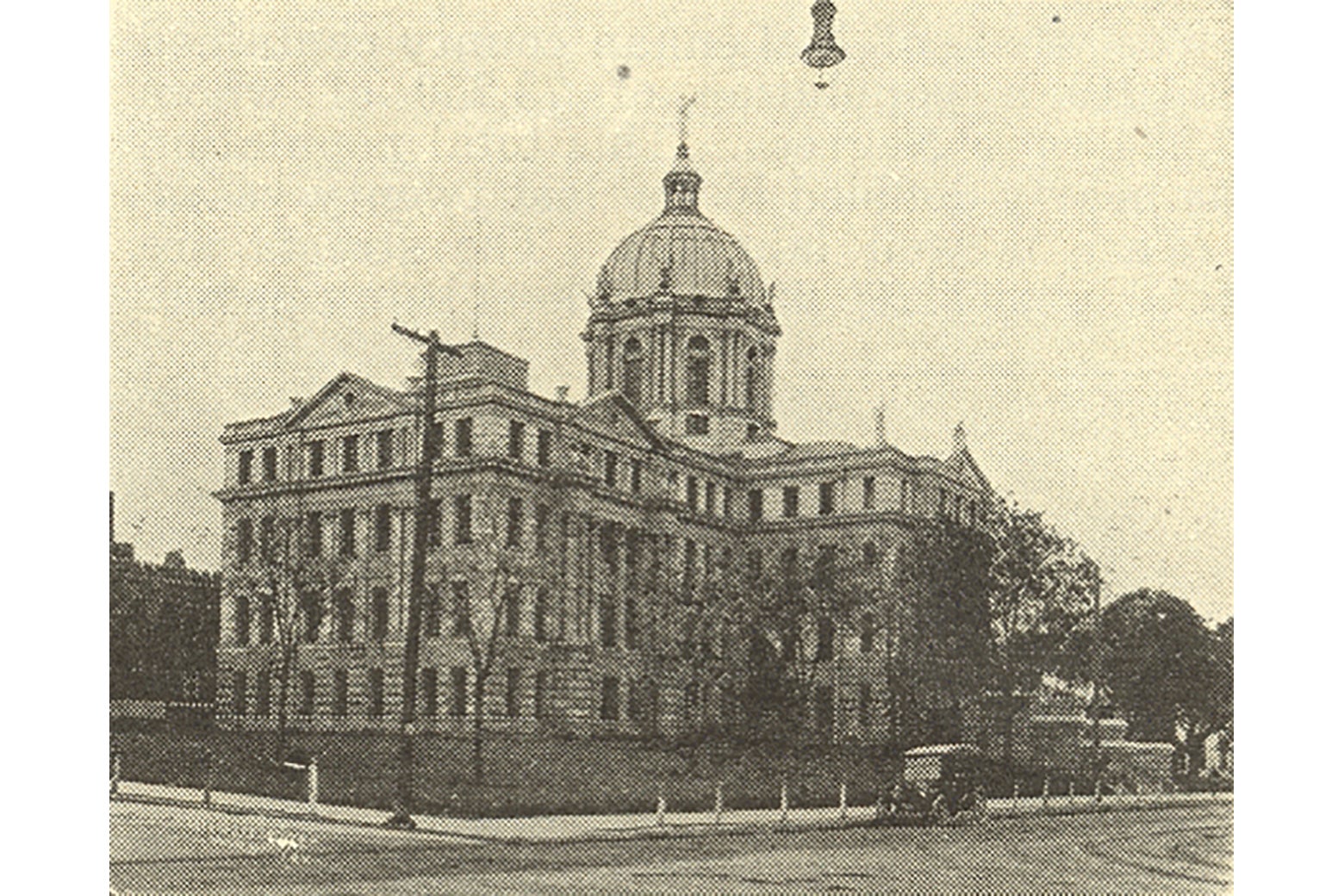 A stone courthouse building in Waco.