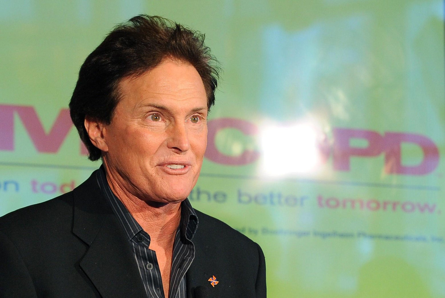 Bruce Jenner unhurt in fatal car crash.