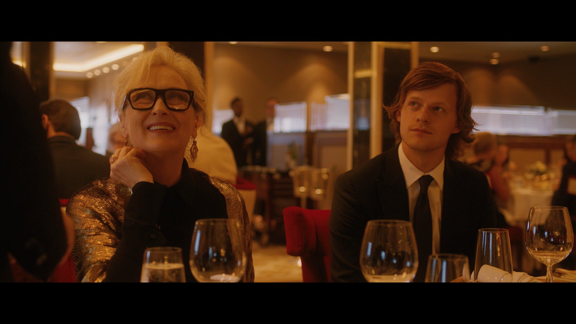 Soderbergh&rsquo;s Latest Is Like a Gossipy Ocean&rsquo;s Movie Starring Aging Legends