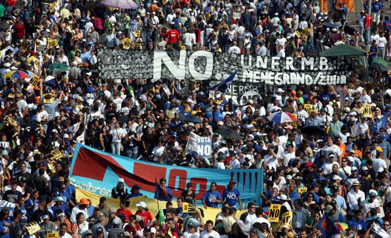People demonstrate during the closing rally against the constitutional amendments promoted by Venezuelan president Hugo Chavez
