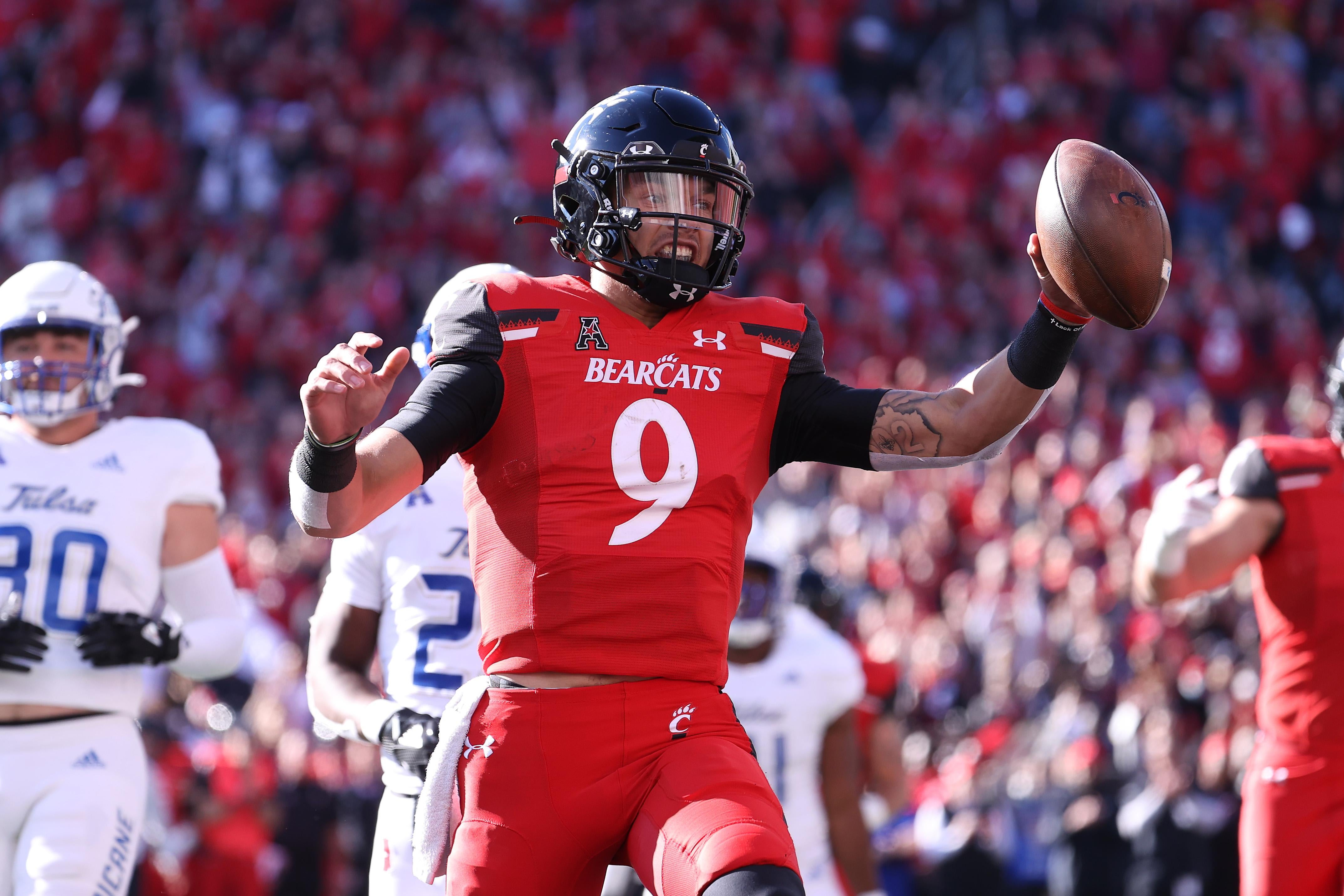 Cincinnati Bearcats' helmets came off several times at Arkansas