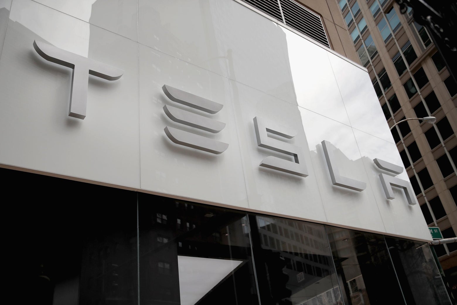 Tesla's factory has lax safety measures and misreported injuries report