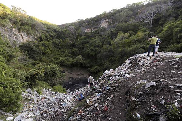 mexico, ayotzinapa missing students allegendly found at a Cocula garbage dump.