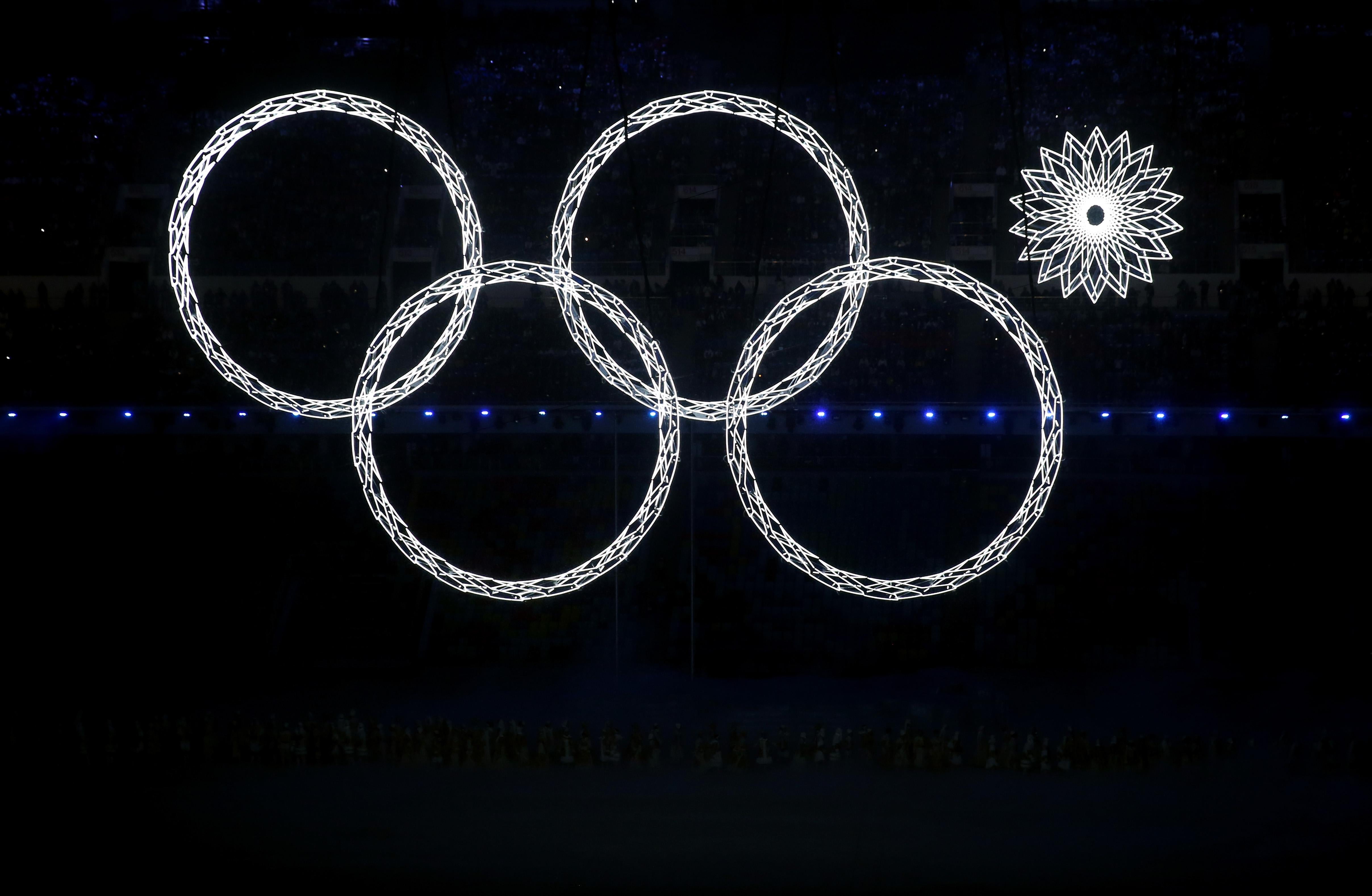 Игра в одно кольцо. Открытие олимпиады в Сочи 2014 кольцо не раскрылось. Олимпийские кольца Сочи 2014. Нераскрывшееся кольцо на Олимпиаде.