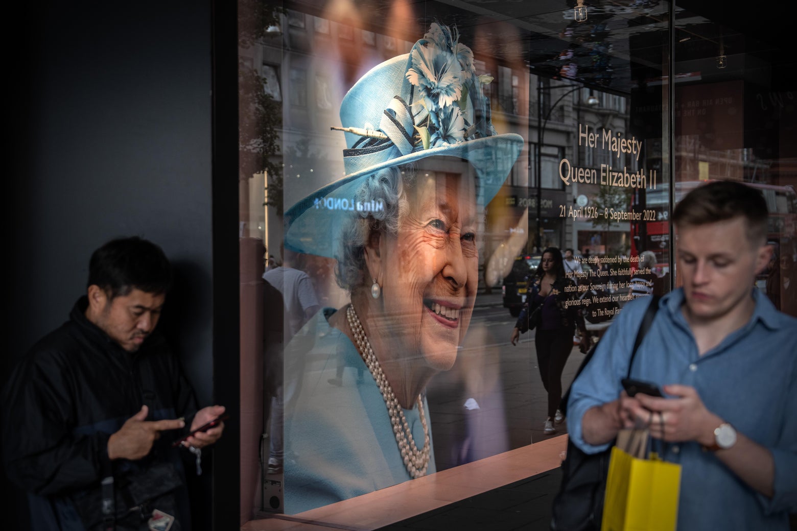 Mourning the Queen Has Reached Wild Heights in Britain. There&rsquo;s Also Been Something More Sinister. 