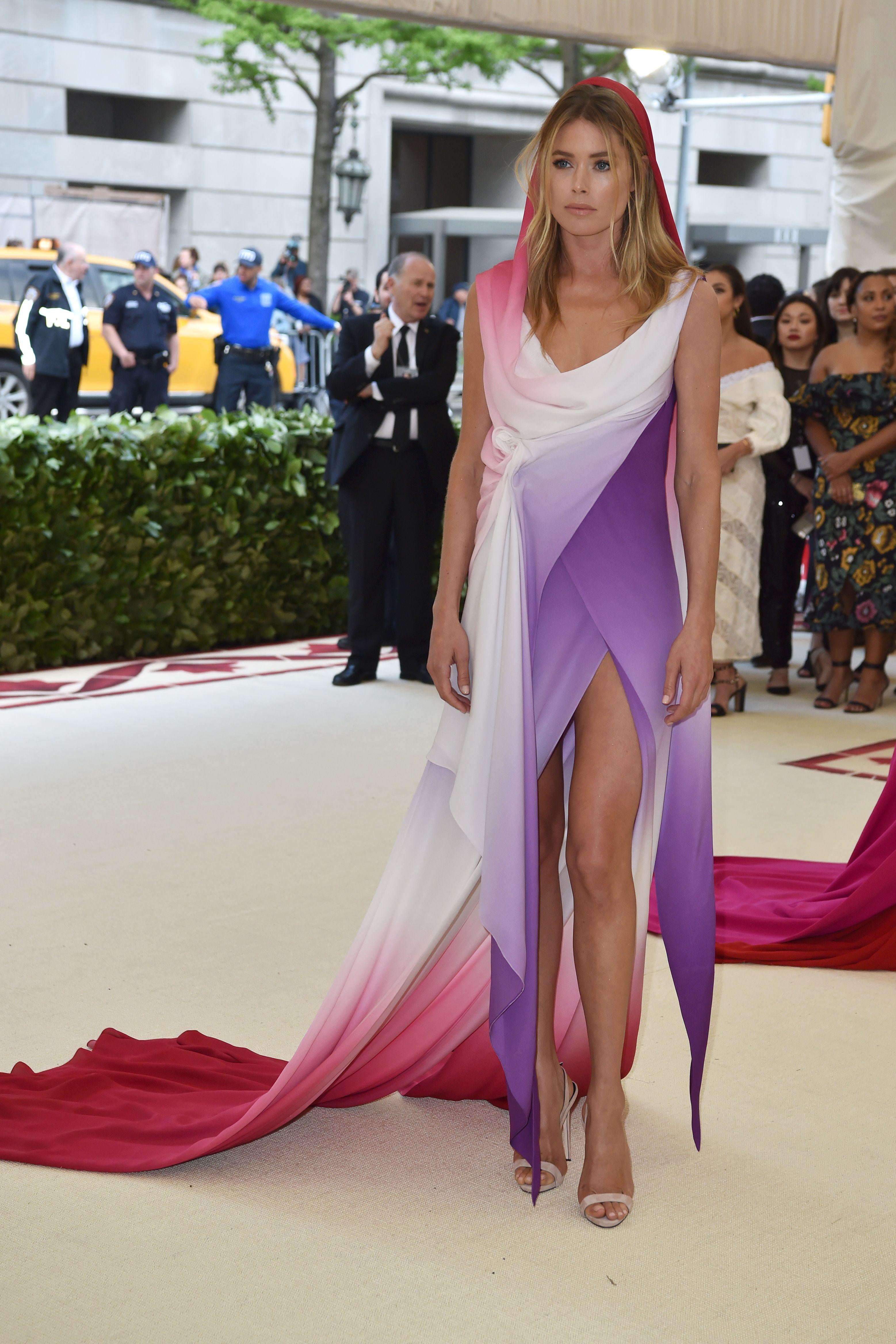 Doutzen Kroes arrives for the 2018 Met Gala on May 7, 2018, at the Metropolitan Museum of Art in New York. - The Gala raises money for the Metropolitan Museum of Arts Costume Institute. The Gala's 2018 theme is Heavenly Bodies: Fashion and the Catholic Imagination. (Photo by Hector RETAMAL / AFP)        (Photo credit should read HECTOR RETAMAL/AFP/Getty Images)