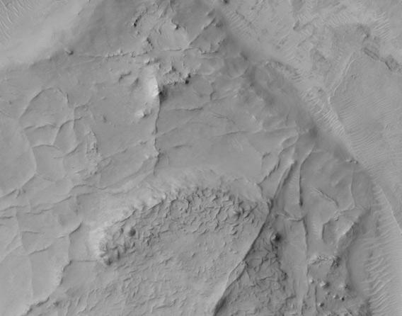 Ridges on Mars point to flowing water