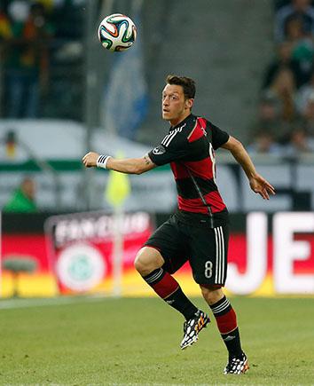 Mesut Özil runs with the ball during a friendly against Cameroon on June 1, 2014, in Moenchengladbach, Germany.