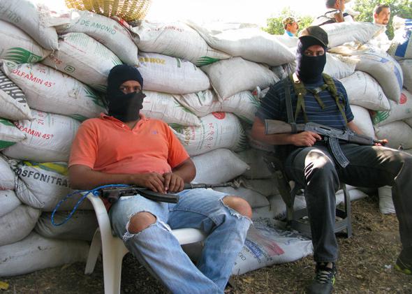 Vigilantes in fight against Knights Templar drug cartel at barricade on edge of Apatzingan, Mexico, Jan. 17, 2014