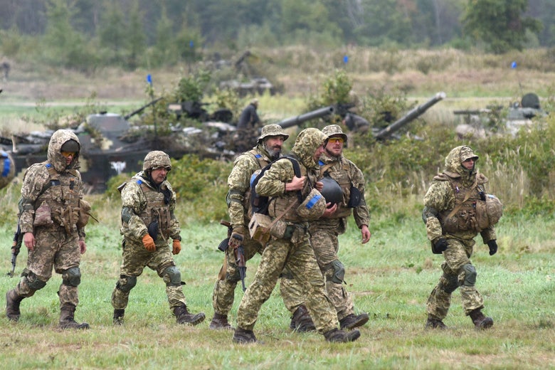 Ukrainian servicemen take part in the joint Rapid Trident military exercises with the United States and other NATO countries nor far from Lviv on September 24, 2021.