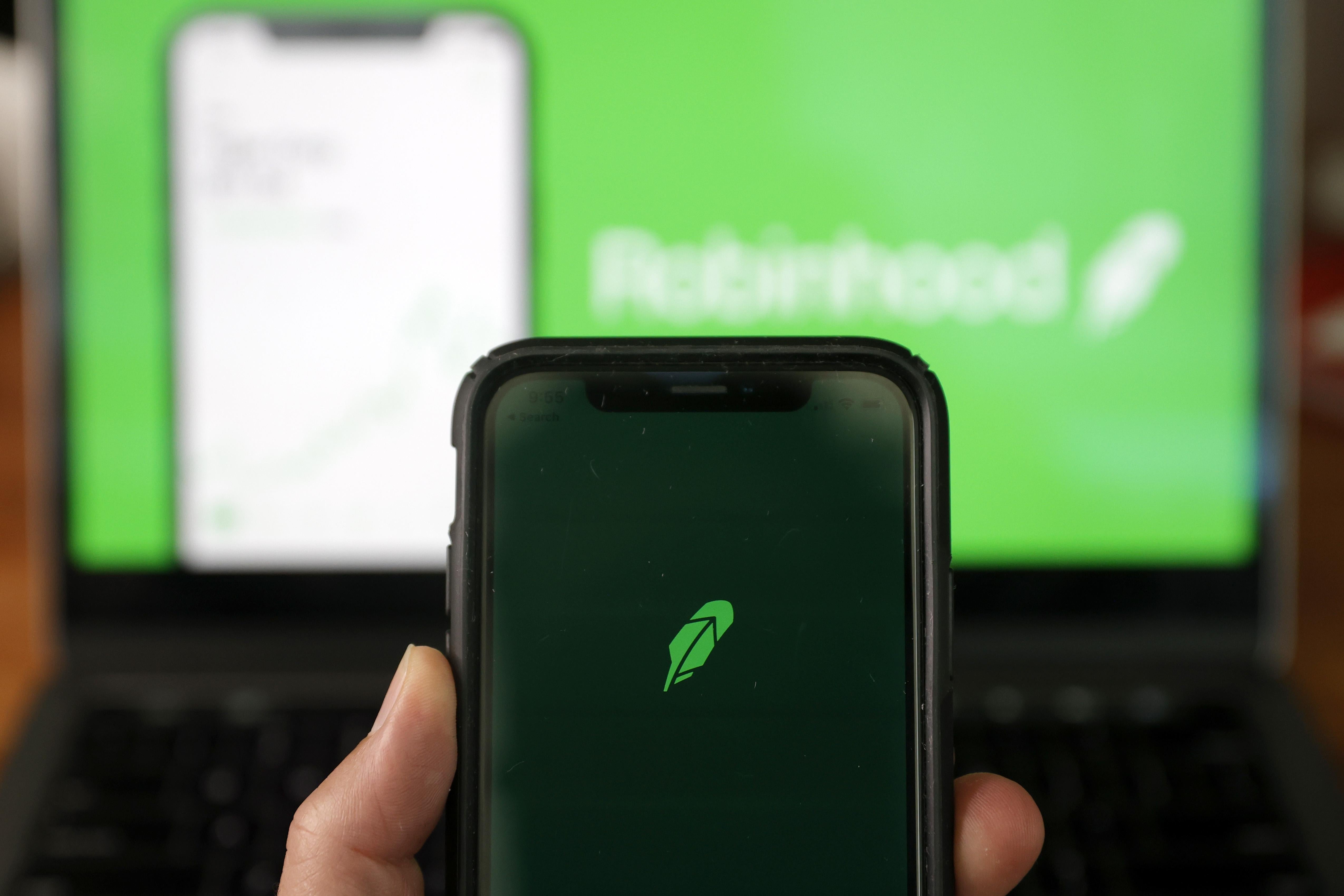 SAN ANSELMO, CALIFORNIA - DECEMBER 17: In this photo illustration, the Robinhood logo is displayed on an iPhone on December 17, 2020 in San Anselmo, California. The Securities and Exchange Commission has charged Silicon Valley start-up company Robinhood with deceiving customers about how the company makes money. The company has agreed to pay a $65 million civil penalty. (Photo Illustration by Justin Sullivan/Getty Images)