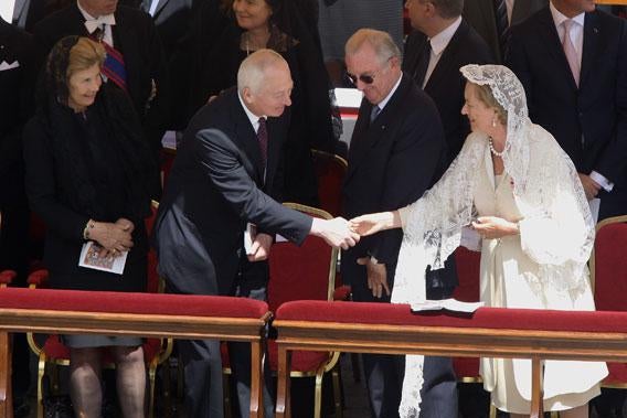 Liechtenstein's Prince Hans-Adam II greets Belgium's Queen Paola.