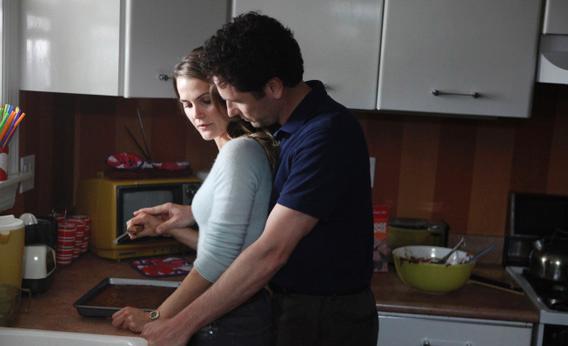 Keri Russell as Elizabeth Jennings and Matthew Rhys as Phillip Jennings.