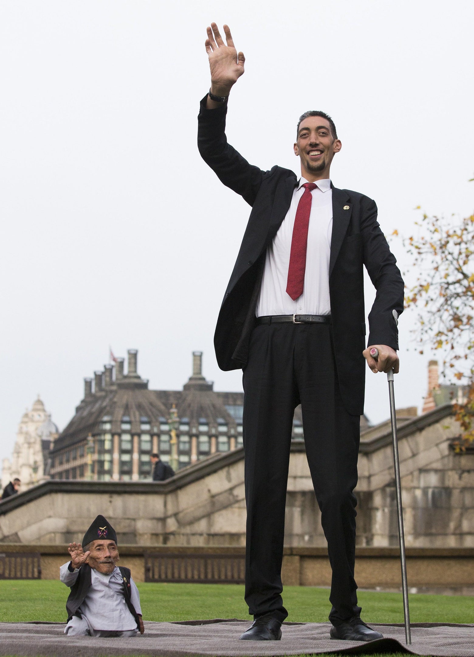 World's tallest man meets world's shortest man