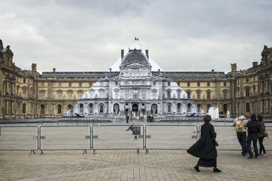 Jr Turns The I M Pei Louvre Pyramid Into An Optical Illusion