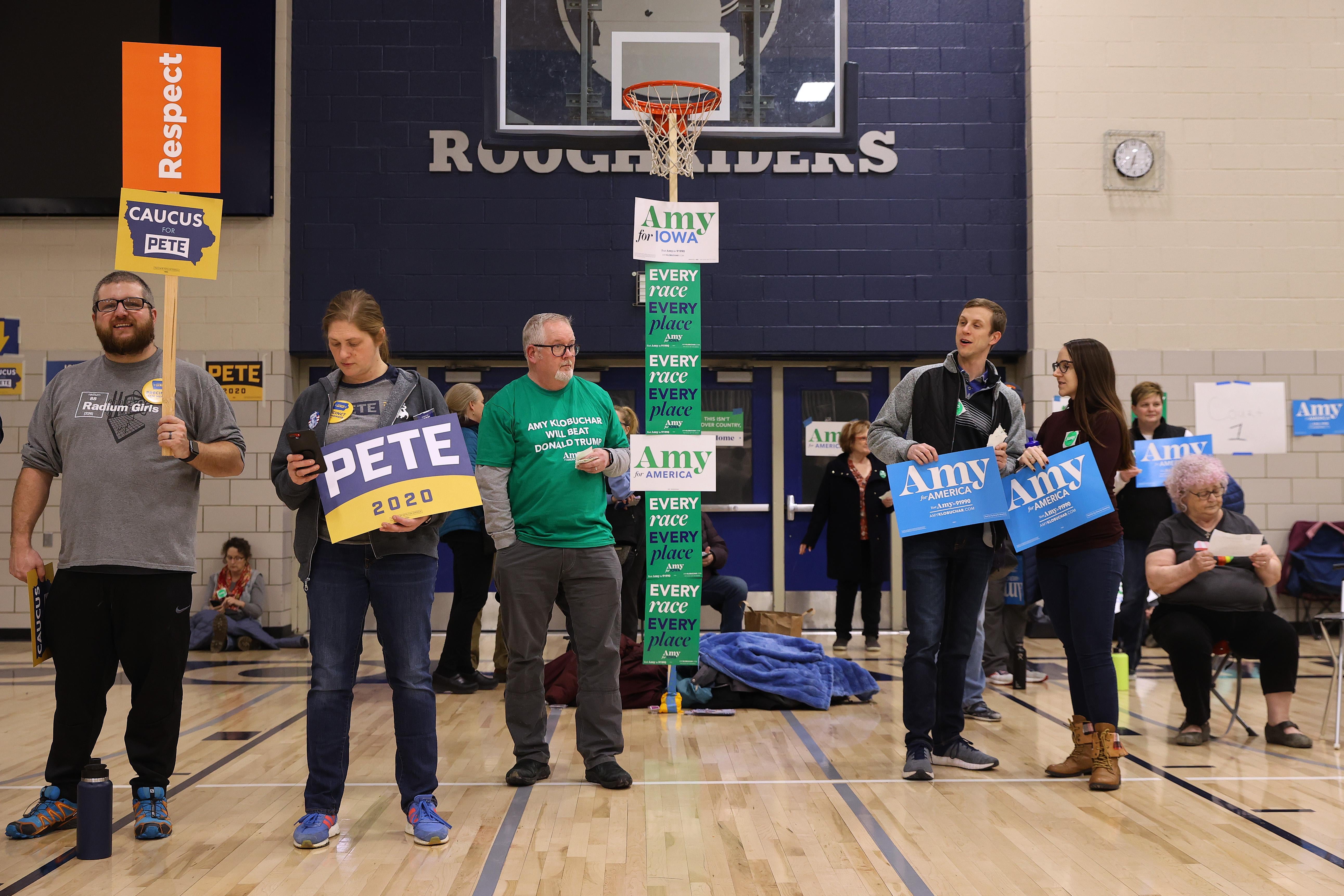 DES MOINES, IOWA - FEBRUARY 03:  Supporters of Democratic presidential candidates former South Bend, Indiana Mayor Pete Buttigieg and Sen. Amy Klobuchar (D-MN) prepare to caucus for them in the gymnasium at Roosevelt High School February 03, 2020 in Des Moines, Iowa. Iowa is the first contest in the 2020 presidential nominating process with the candidates then moving on to New Hampshire. (Photo by Chip Somodevilla/Getty Images)
