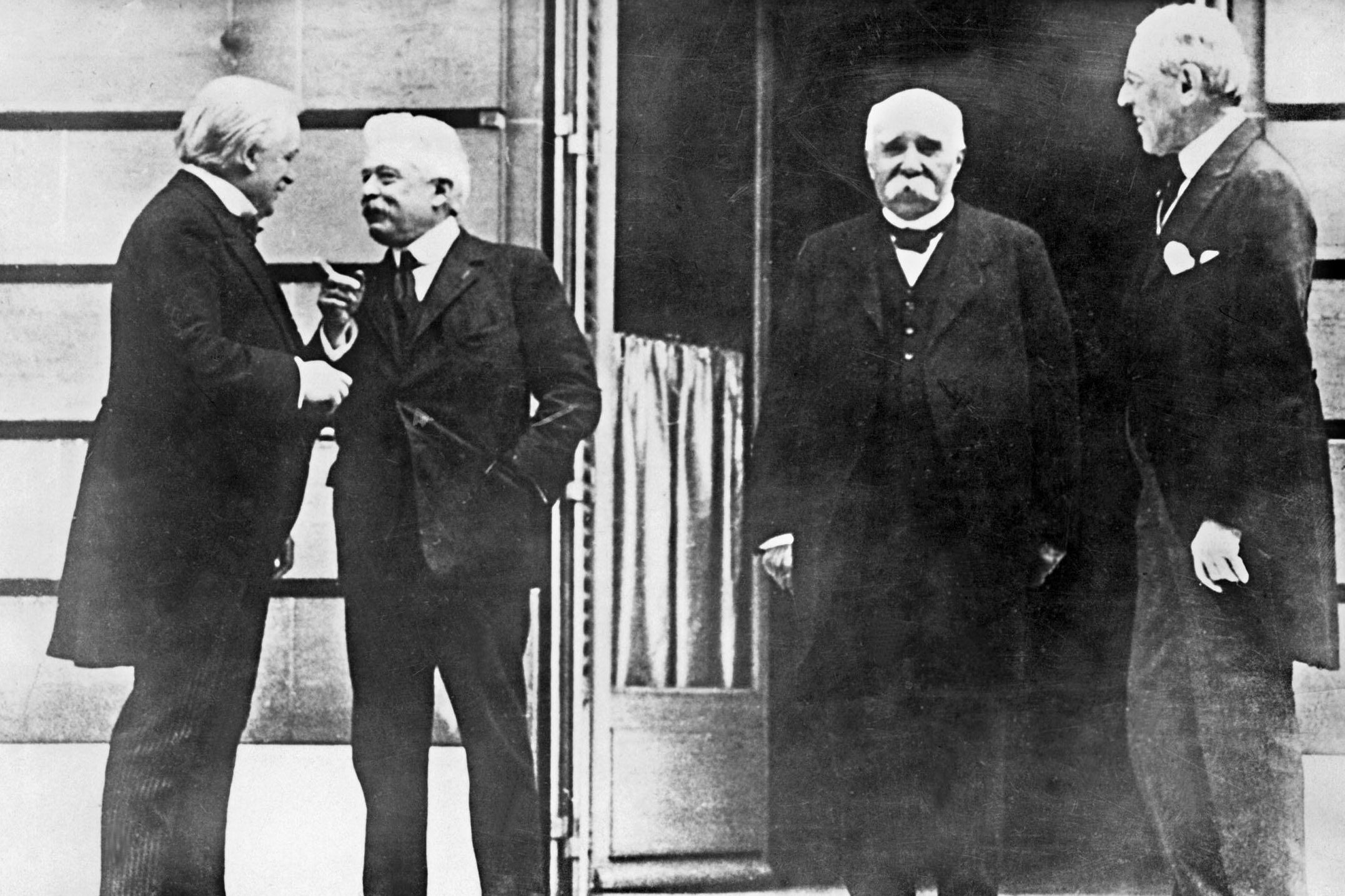 George and Orlando speak to each other with Clemenceau and Wilson nearby