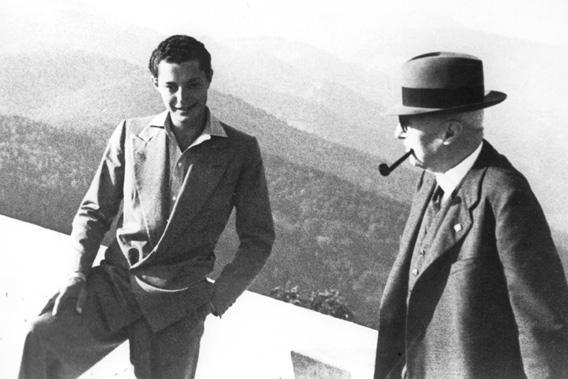 Giovanni Agnelli senior and Gianni Agnelli in 1940.