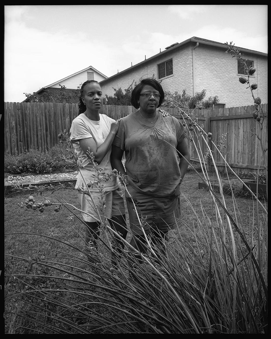 VONDA TODD, AUSTIN, TX, 2012SECOND LIEUTENANT, SOUTH CAROLINA NATIONALGUARD, 1983-1988MAJOR, U.S. ARMY RESERVE, 1998-2012Quartermaster, Fort Sam Houston, Texas. RetiredANDMARY HARRIS, AUSTIN, TX, 2012MAJOR, U.S. ARMY, 1982-1987, AND U.S. ARMY RESERVE, 1988-2002Adjutant Generals Corps, Fort Sam Houston, Texas. RetiredBoth came under scrutiny and underwent questioning in aninvestigation based on their health insurance beneficiary formsand shared home address