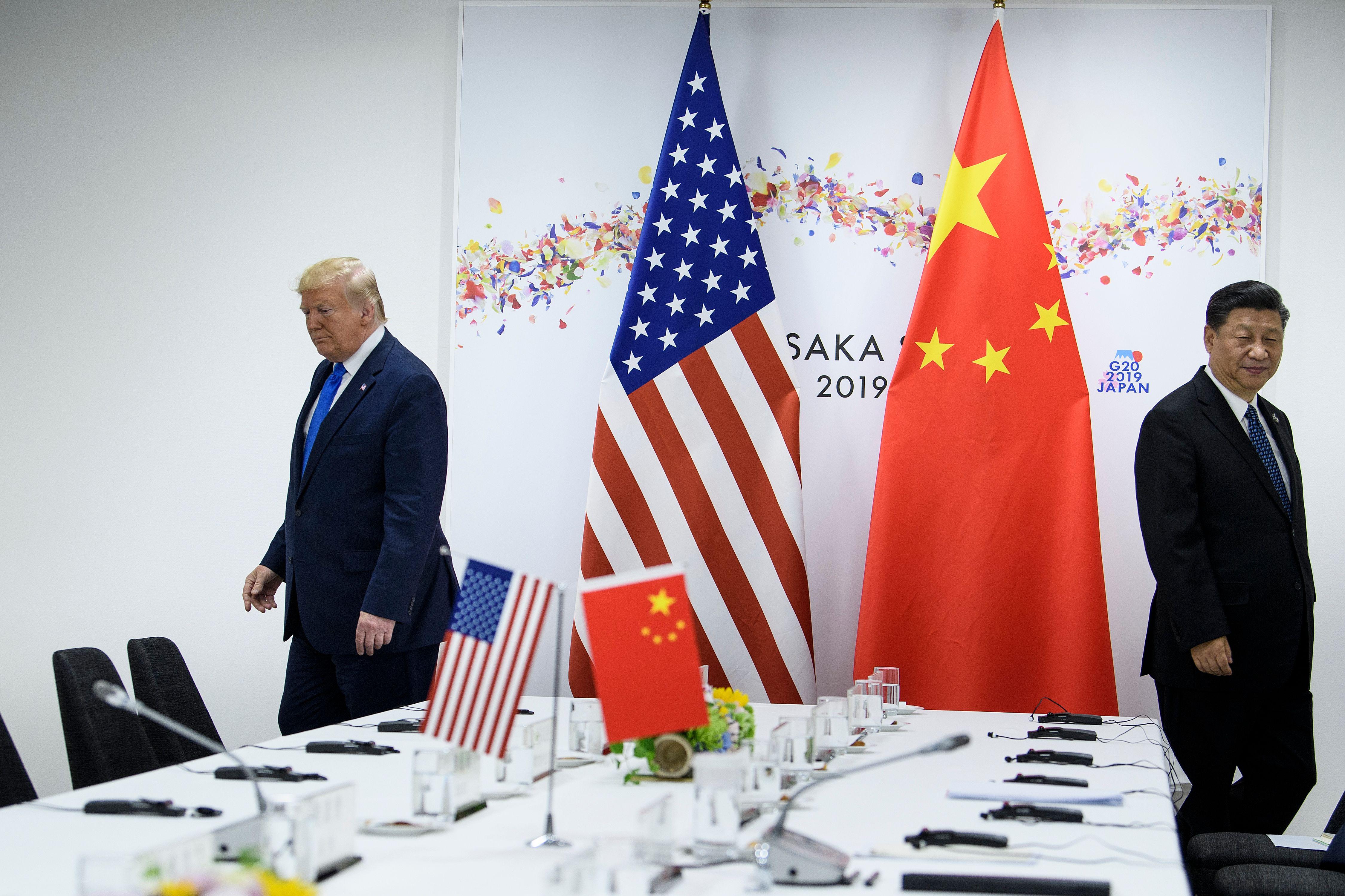  Donald Trump and President Xi Jinping walking different directions away from a negotiating table.