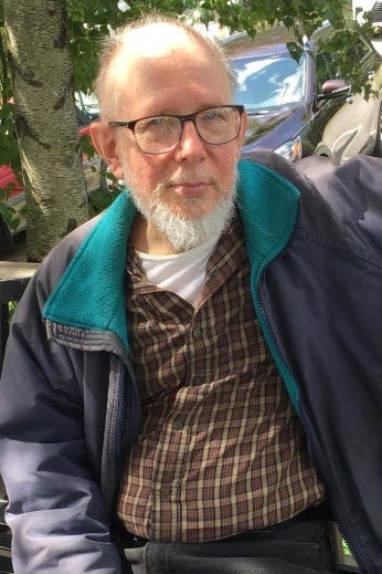 A portrait of Howard Cruse.
