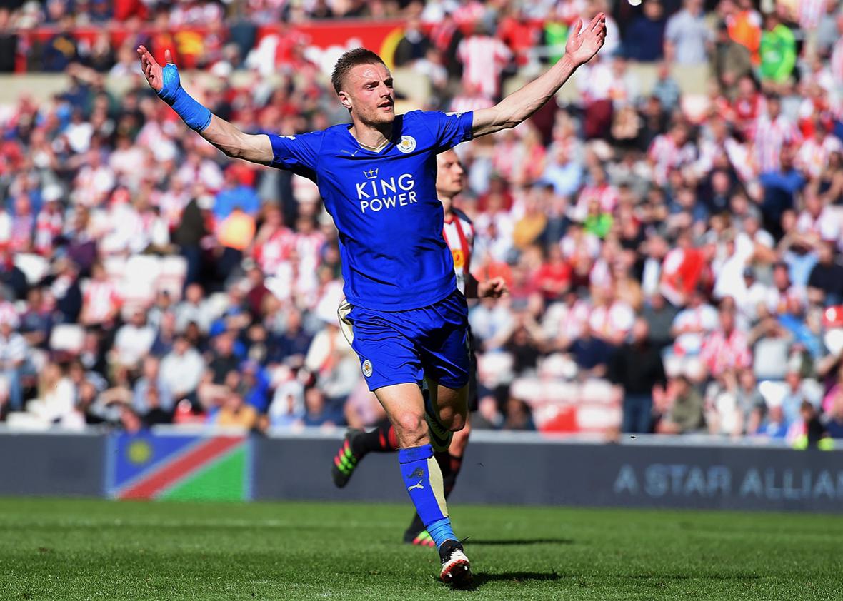 Jamie Vardy of Leicester City celebrates as he scores their second goal during the Barclays Premier League match between Sunderland and Leicester City at the Stadium of Light on April 10, 2016 in Sunderland, England. 