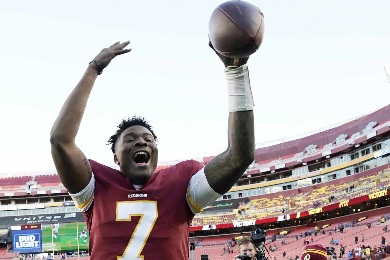 Redskins' Dwayne Haskins selfie with fans was 'unprofessional' and 'wrong,'  Joe Theismann says