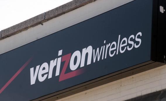 Verizon Wireless Passed Ap Reporters Phone Records To The Feds