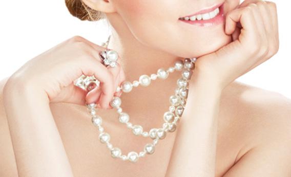 Pearl-clutching Definition & Meaning