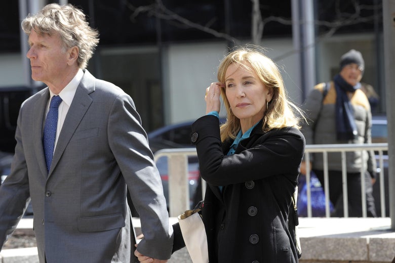 Actress Felicity Huffman enters the court to appear before Judge M. Page Kelley to face charge for allegedly conspiring to commit mail fraud and other charges in the college admissions scandal at the John Joseph Moakley United States Courthouse in Boston, Massachusetts on April 3, 2019. (Photo by Joseph Prezioso / AFP)        (Photo credit should read JOSEPH PREZIOSO/AFP/Getty Images)