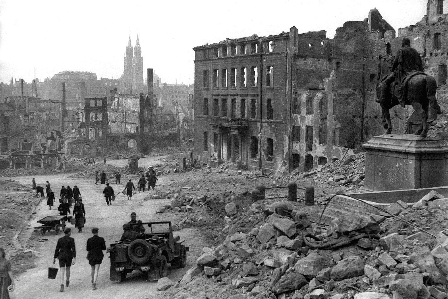 Black-and-white view of a bombed-out street in Nuremberg.