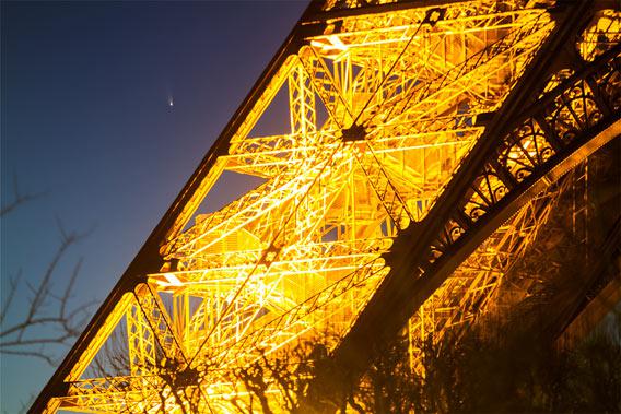 Comet and the Eiffel tower