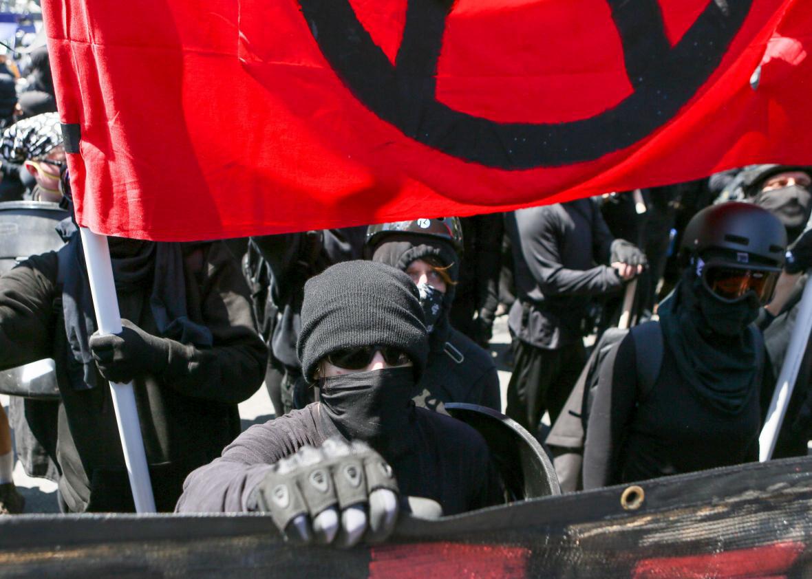 Masked anarchists disrupt peaceful Berkeley protest attack pro