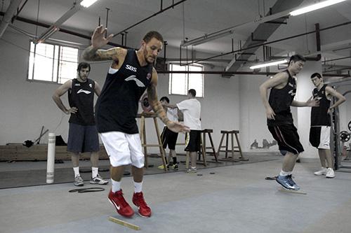 West during a training session for CBA in October 2013 in Quanzhou.