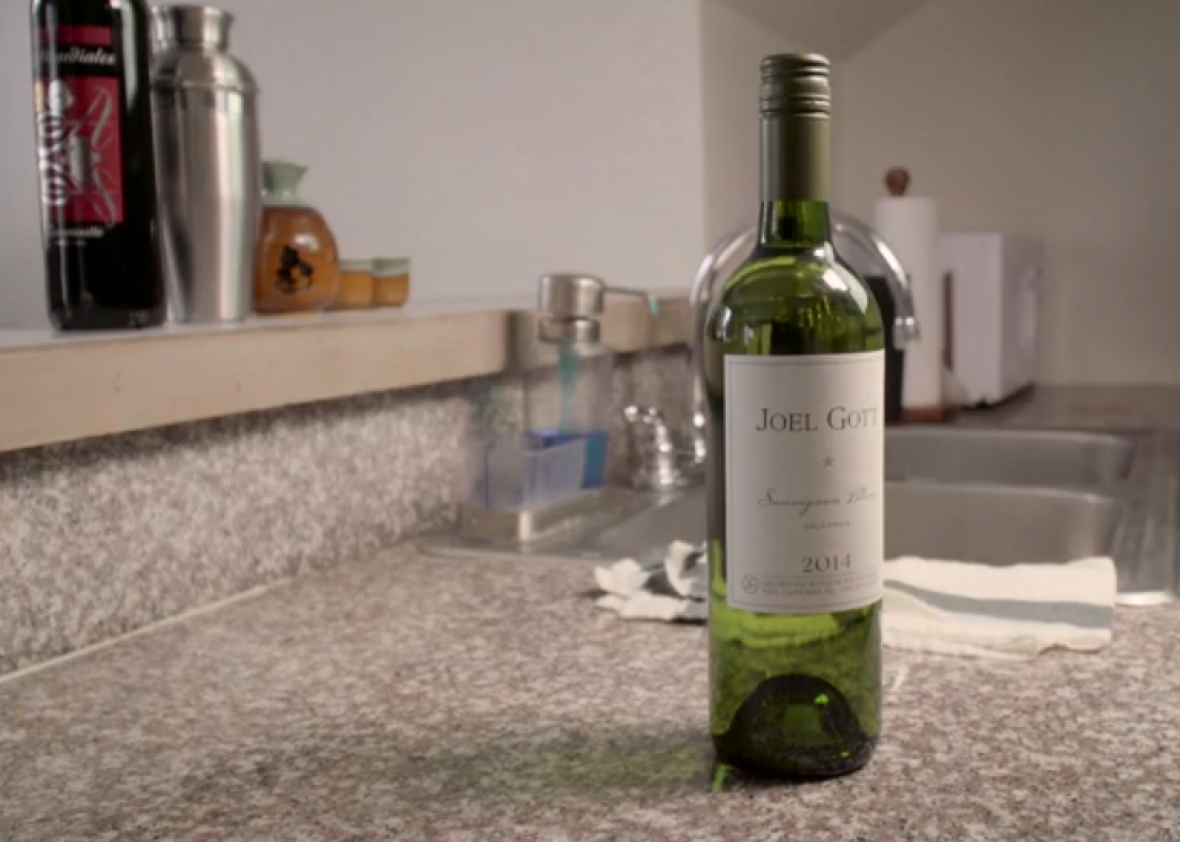 How to chill white wine quickly (VIDEO).