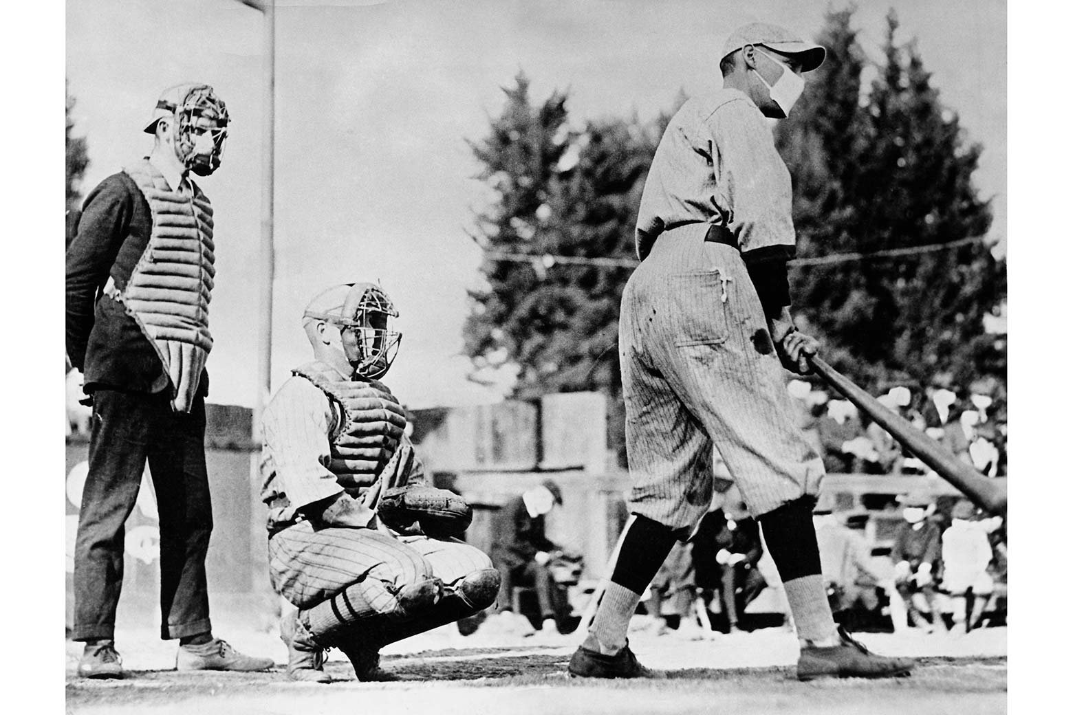 Baseball players wearing medical masks on the field