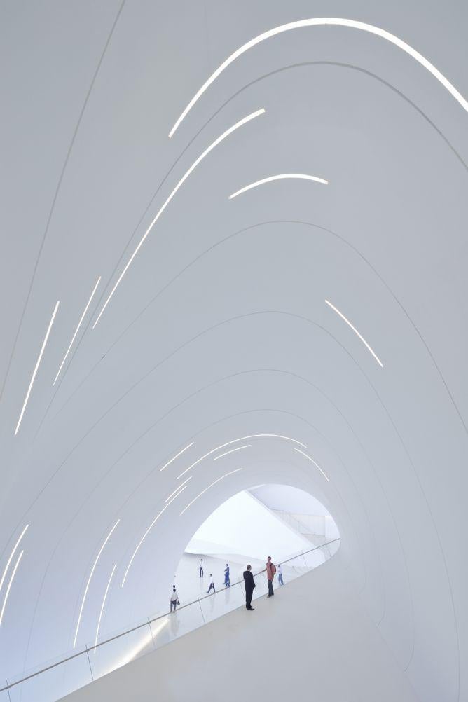 02. Heydar Aliyev Center, Baku_photo by Iwan Baan