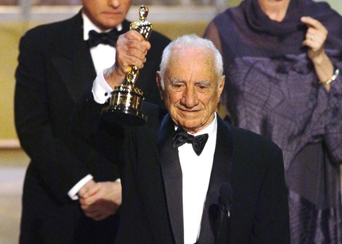 This photo dated 21 March 1999 shows US director Elia Kazan holding up his Honorary Oscar during the 71st Academy Awards at the Dorothy Chandler Pavilion in Los Angeles. 