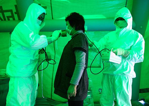 Geiger counter screening in Hitachi City, March 16, 2011.