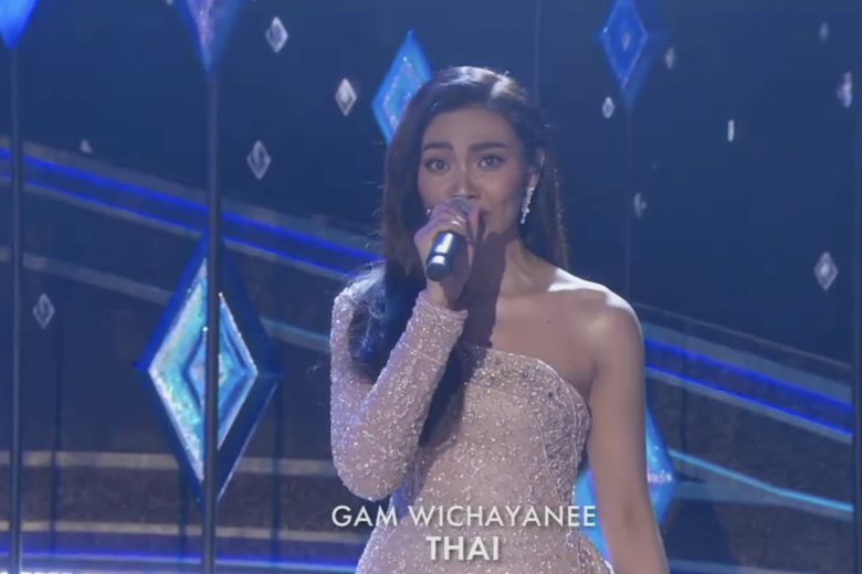 Gam Wichayanee sings from Frozen 2 in Thai at the Oscars.