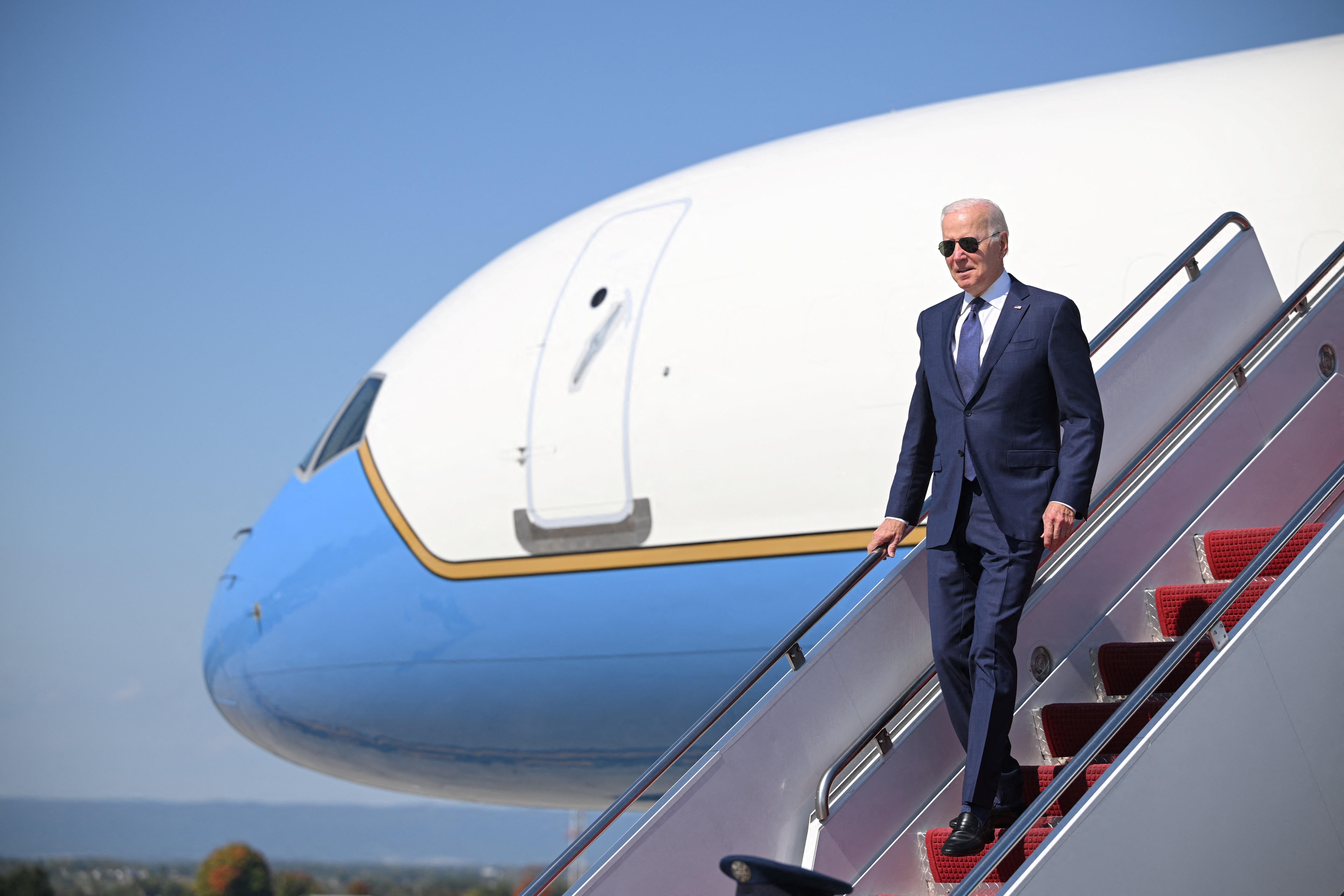 A picture of US President Joe Biden stepping off Air Force One. 