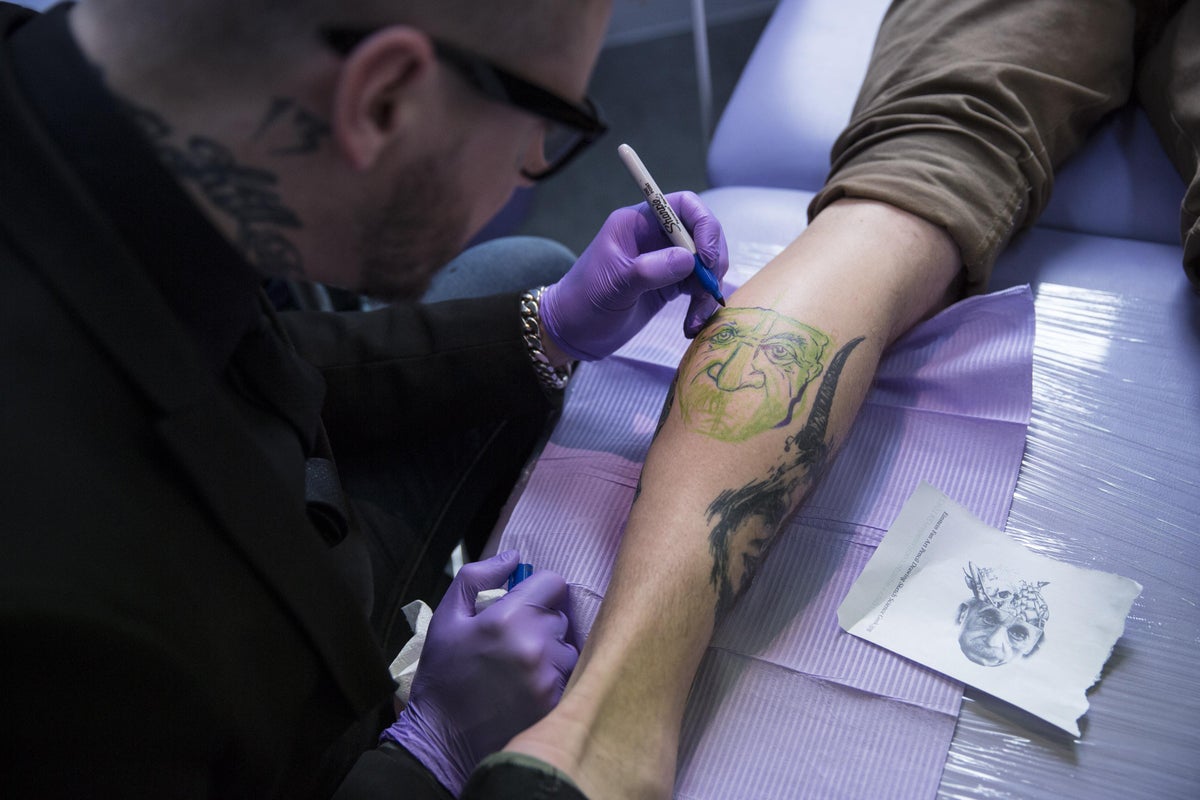 Tattoos: How to tell a good tattoo artist from a bad one.