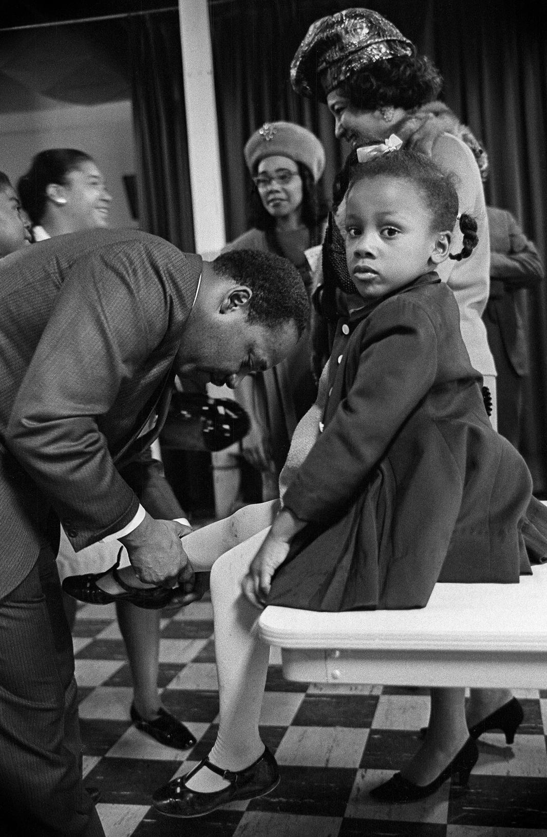Dr. Martin Luther King,Jr. with his daughterBonnie at EbenezerBaptist Church. Atlanta,Georgia, February 1968.