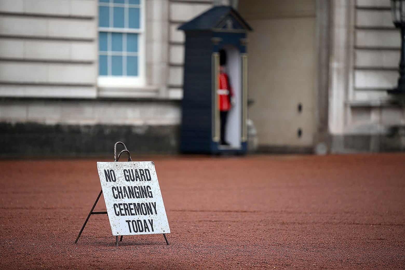 The Queen’s Decline Has Sent Britain Into Chaos. It Will Get So Much Worse.