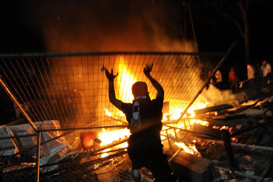 Protestors clash with riot police between Taksim and Besiktas in Istanbul, on June 1, 2013, during a demonstration against the demolition of a park.
