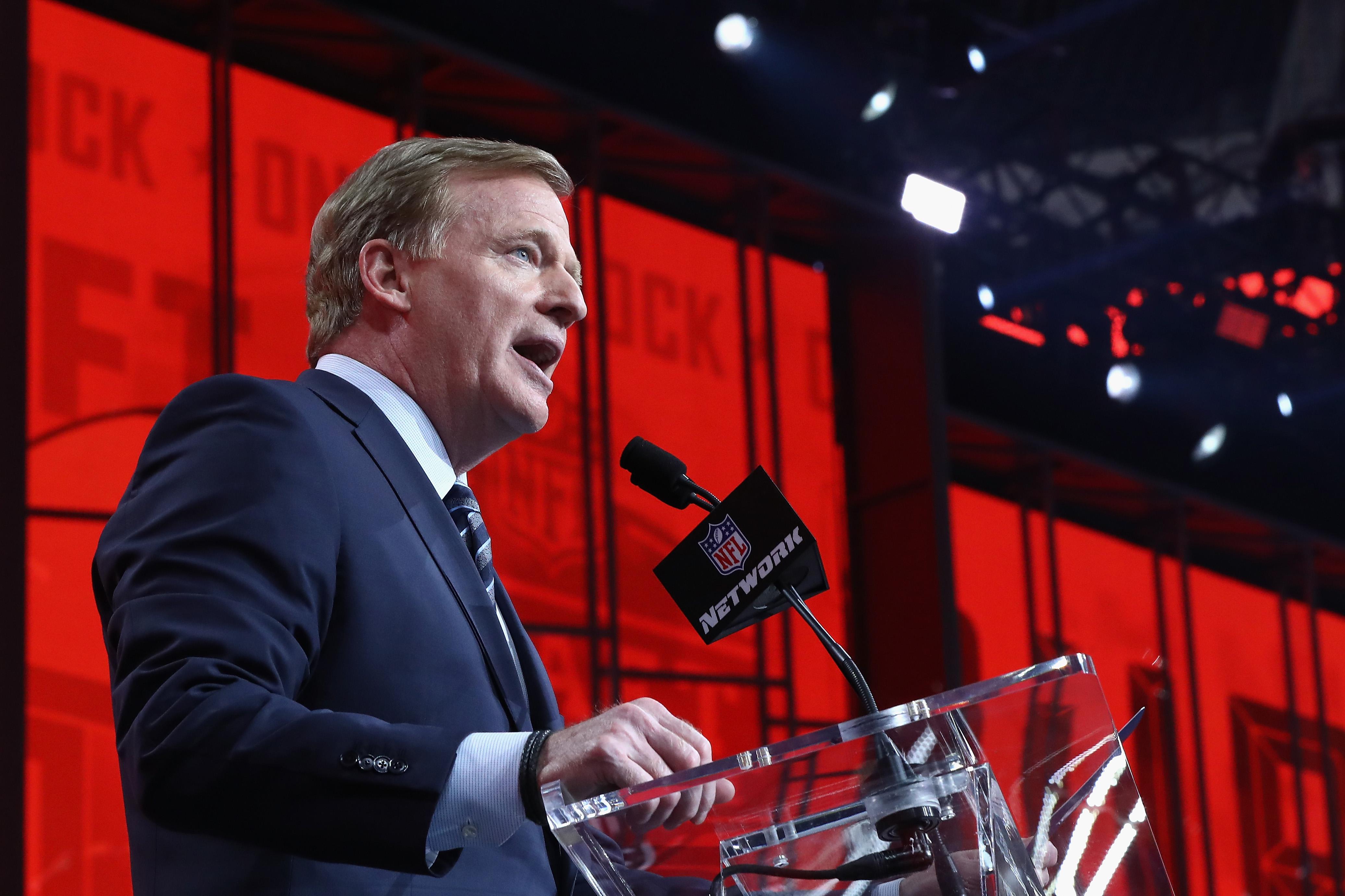 Fans at the NFL draft weren't booing commissioner Roger Goodell.