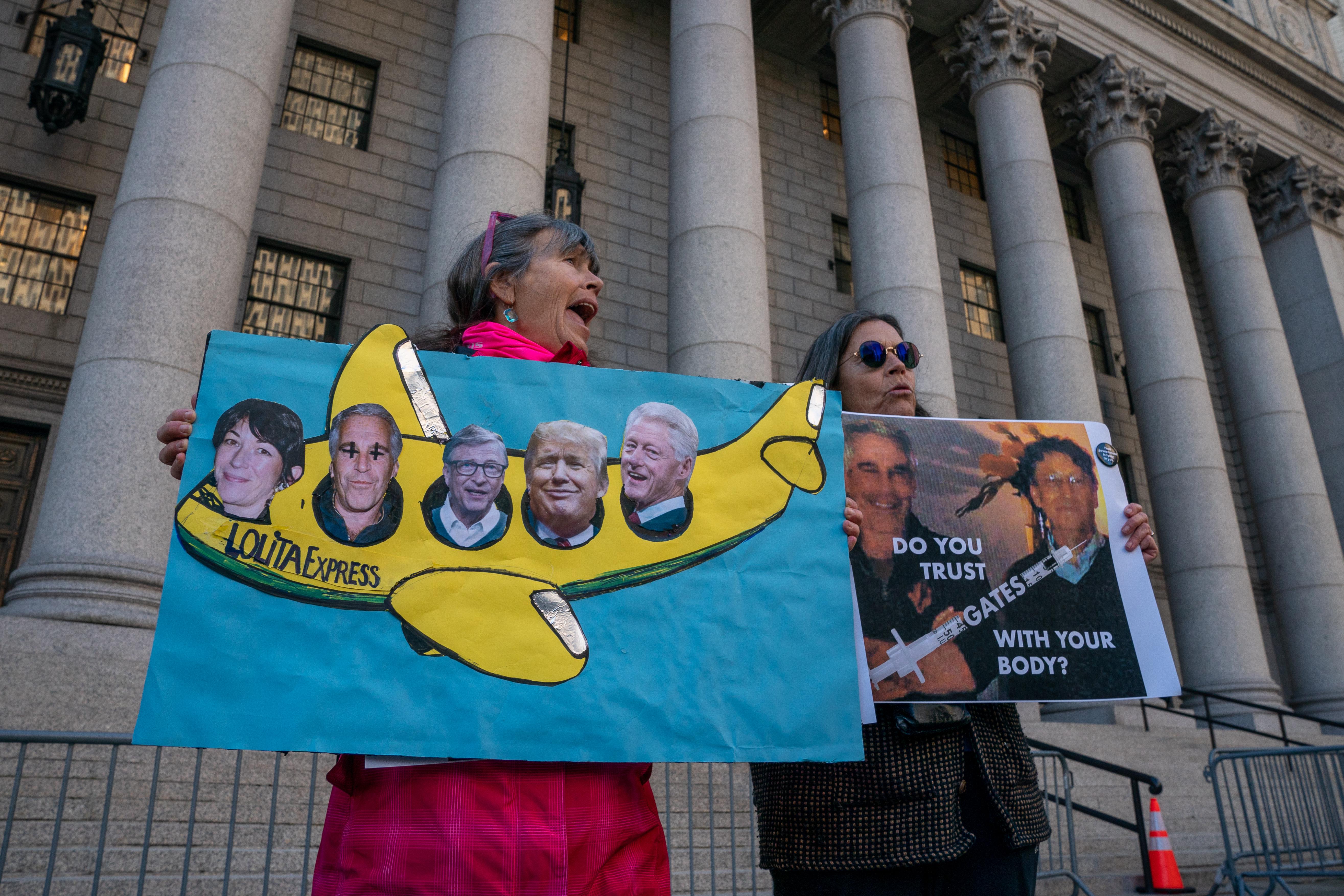 Ghislaine Maxwell&rsquo;s Trial Opens With Her Lawyer Diving Straight Into the Muck