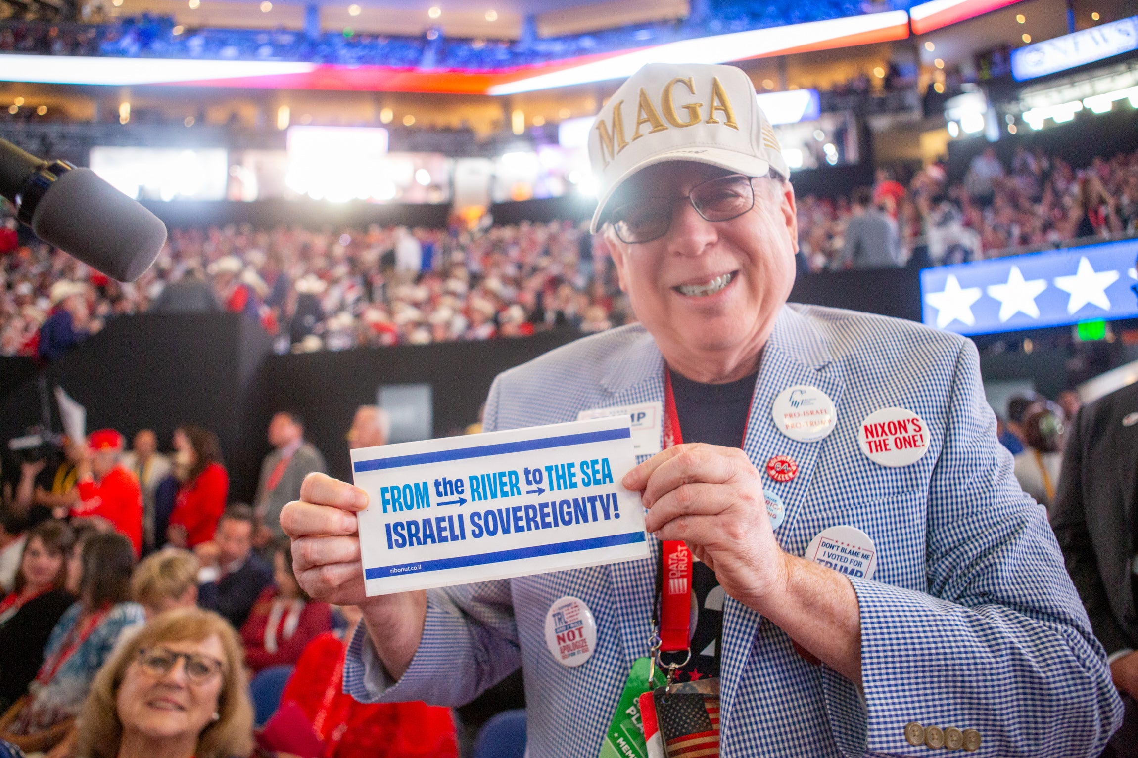 Alan Spitz, an Illinois delegate, holds up a pro-Israel sign. 